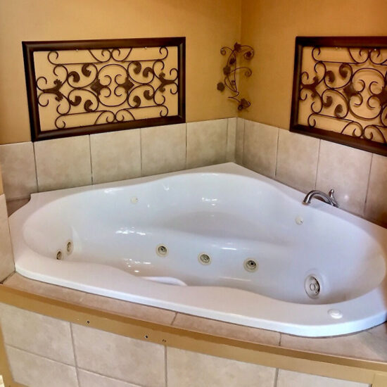 Chateau Treehouse Jetted Spa Tub