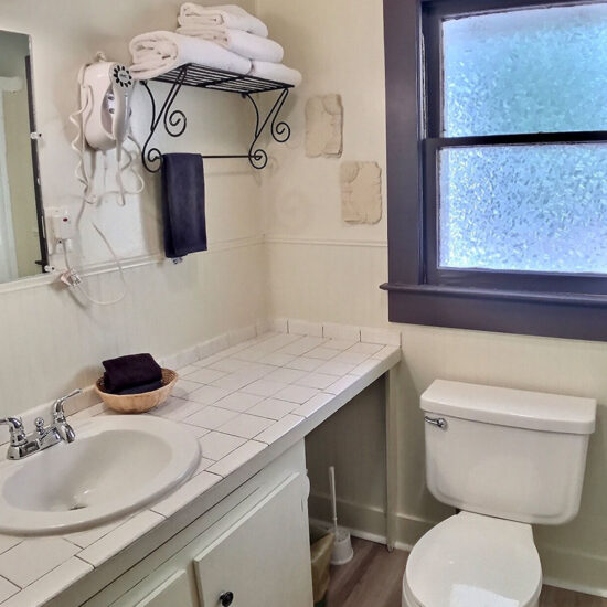 D'Vinery Rock Bathroom