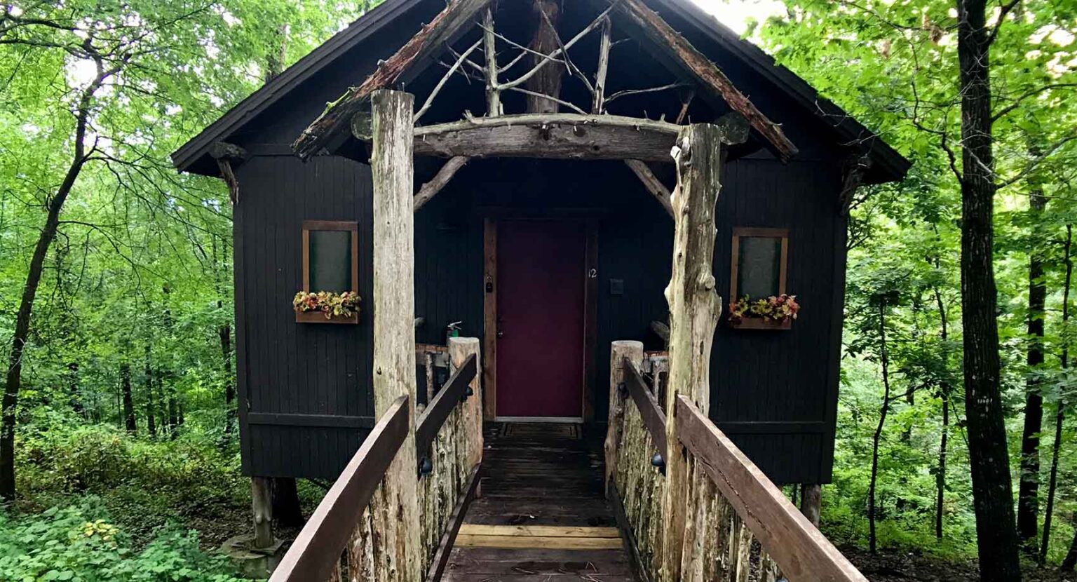 Oak Crest Cottages & Treehouses Lodging in Eureka Springs